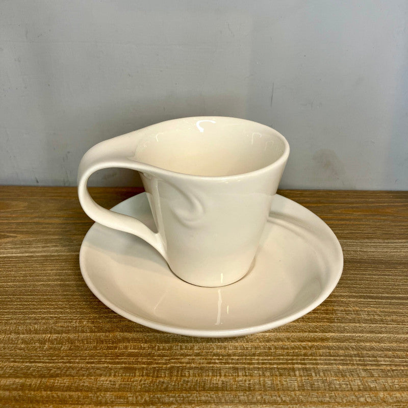 طقم بورسلين سيمفوني مكون من 4 أكواب و4 أطباق