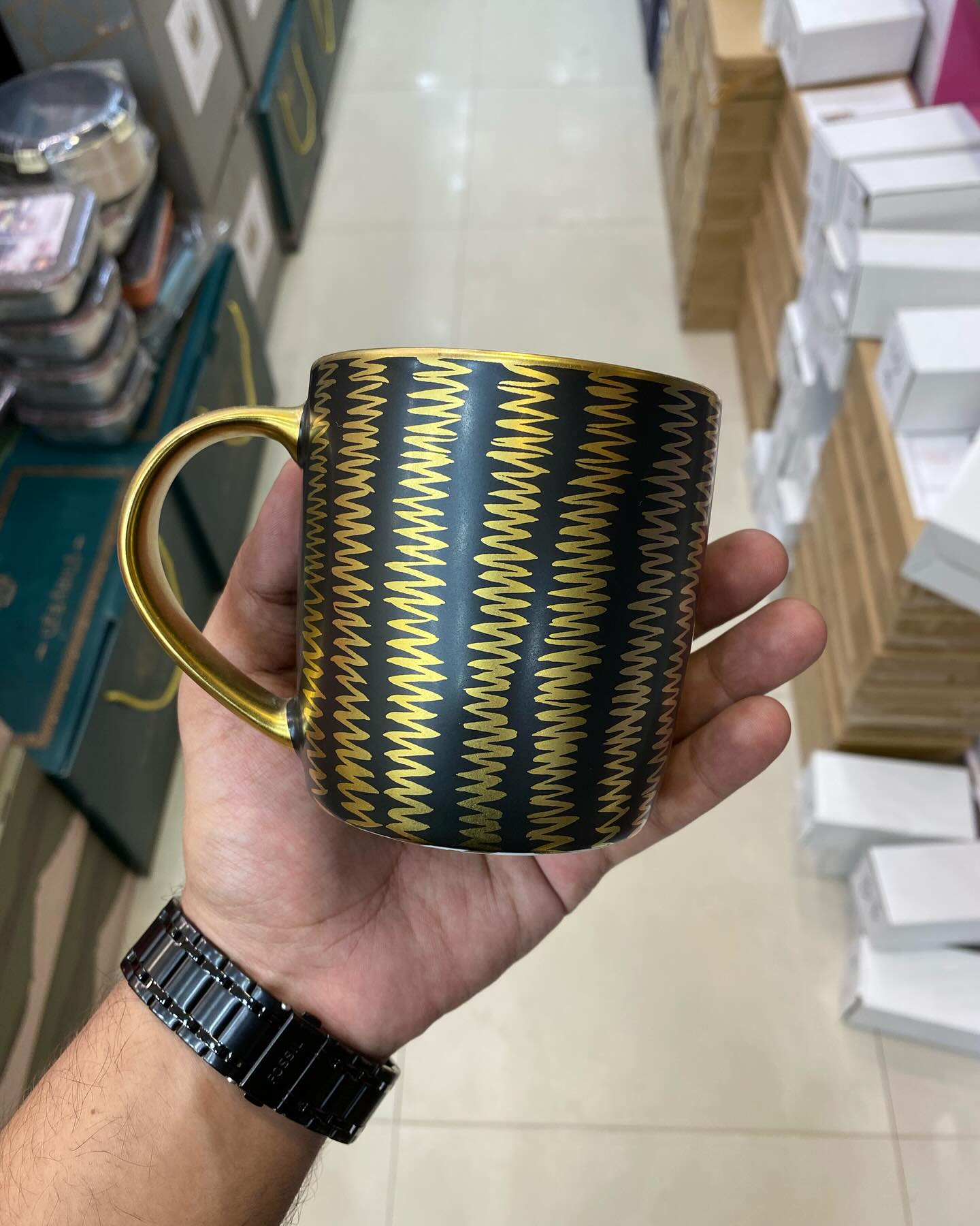 Pack of 4 mugs in different design