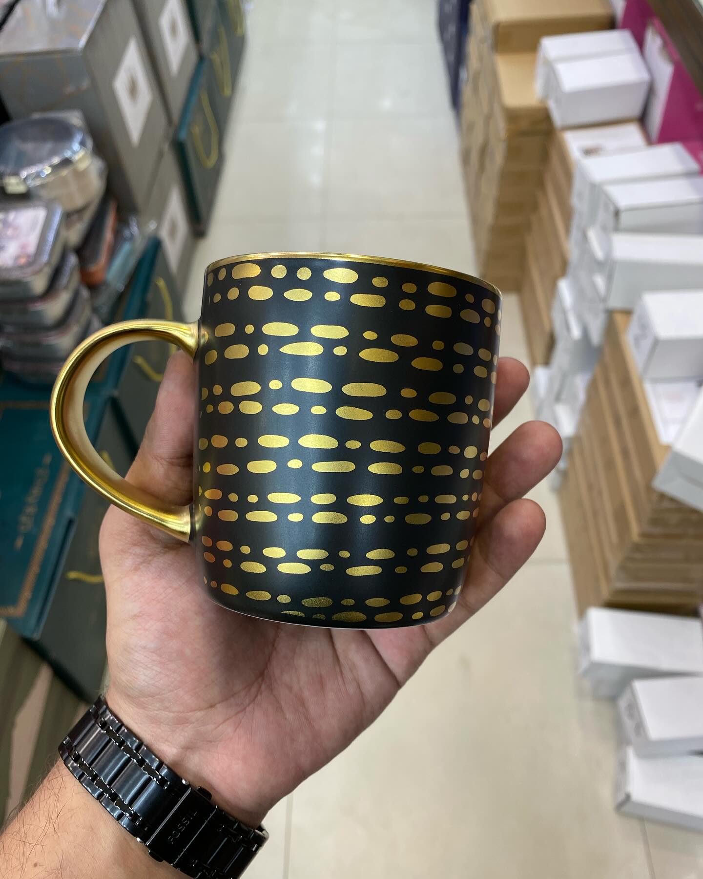 Pack of 4 mugs in different design