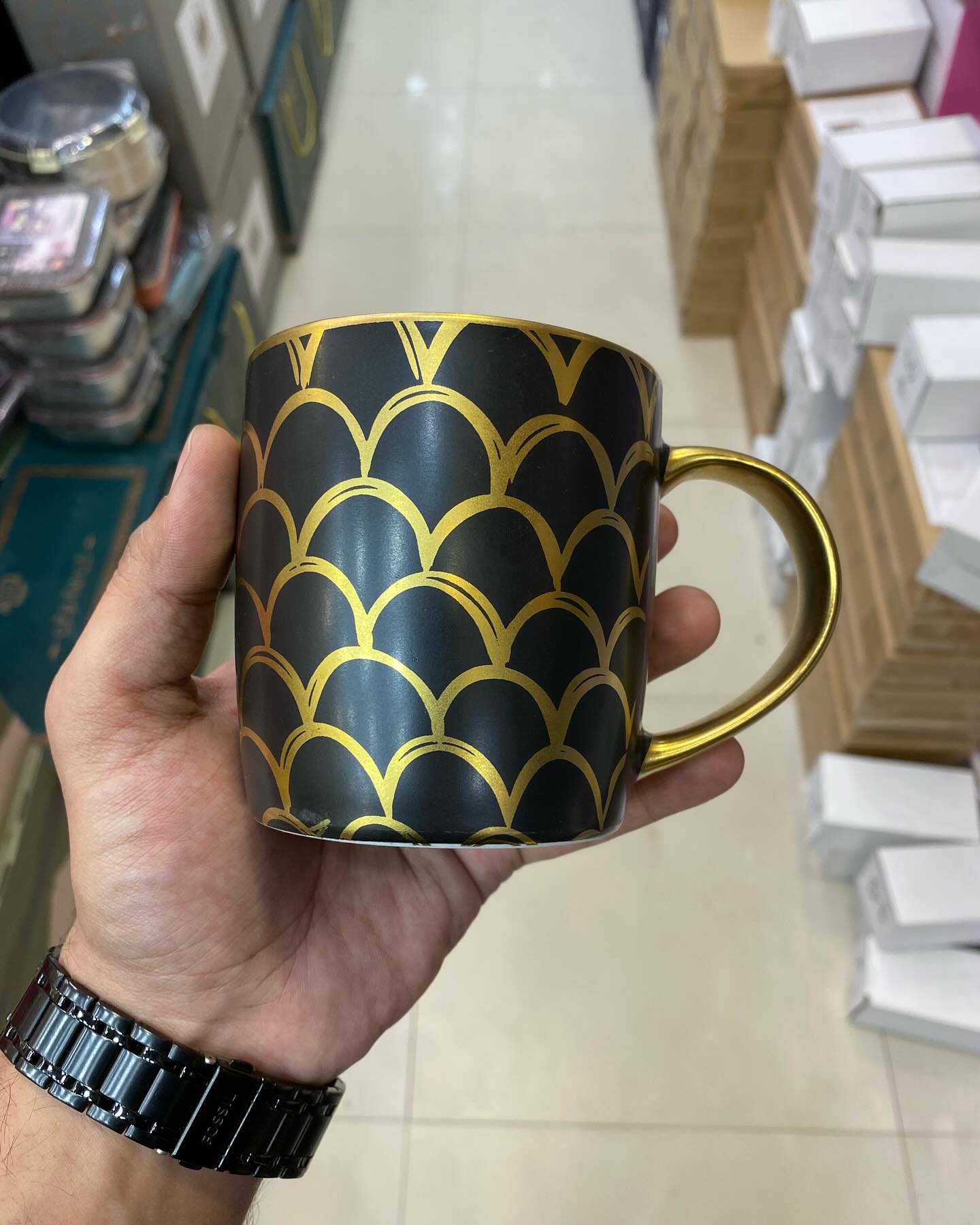 Pack of 4 mugs in different design