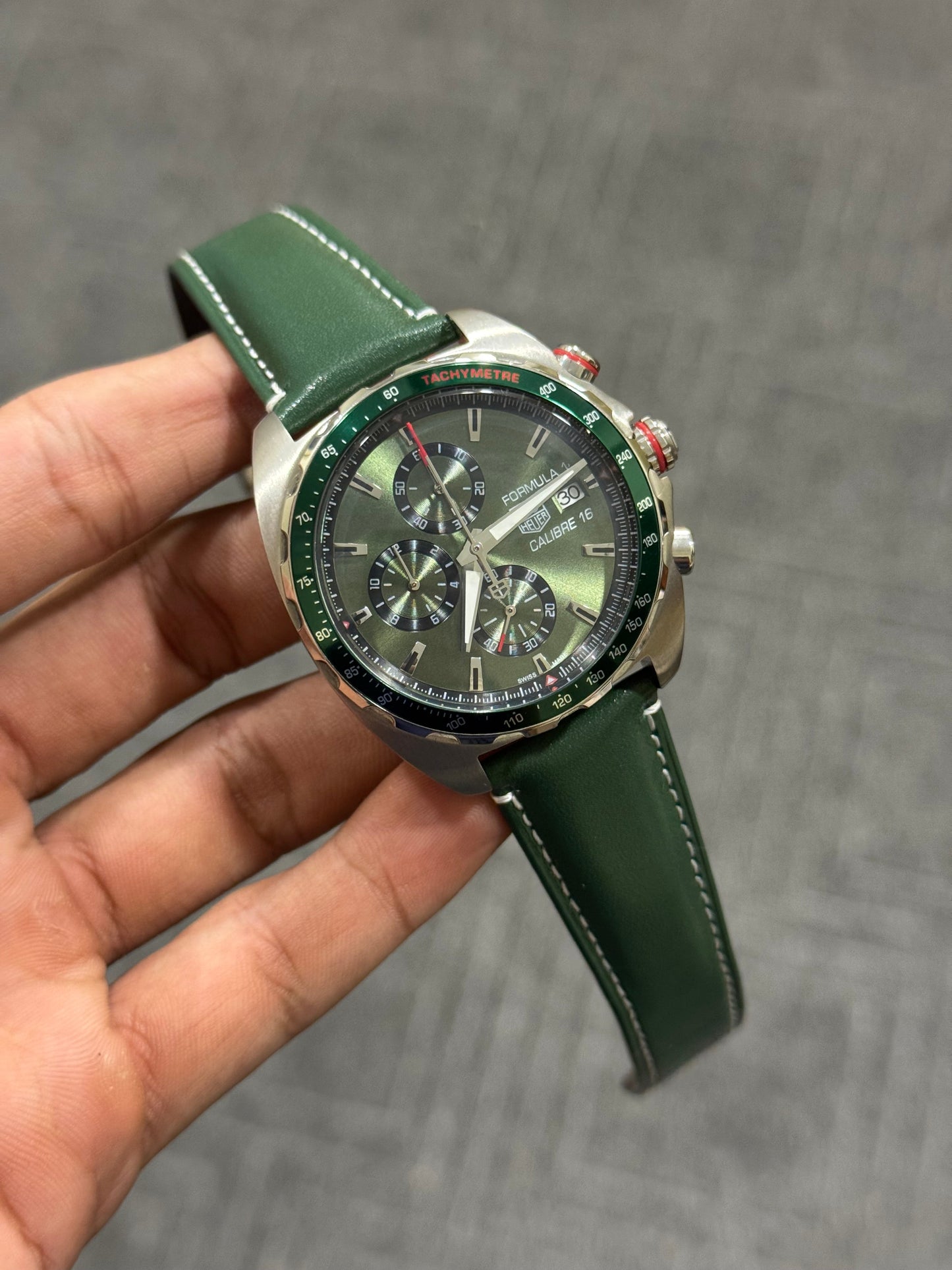 Tag Caliber 16 | Green Leather Strap | Green Dial