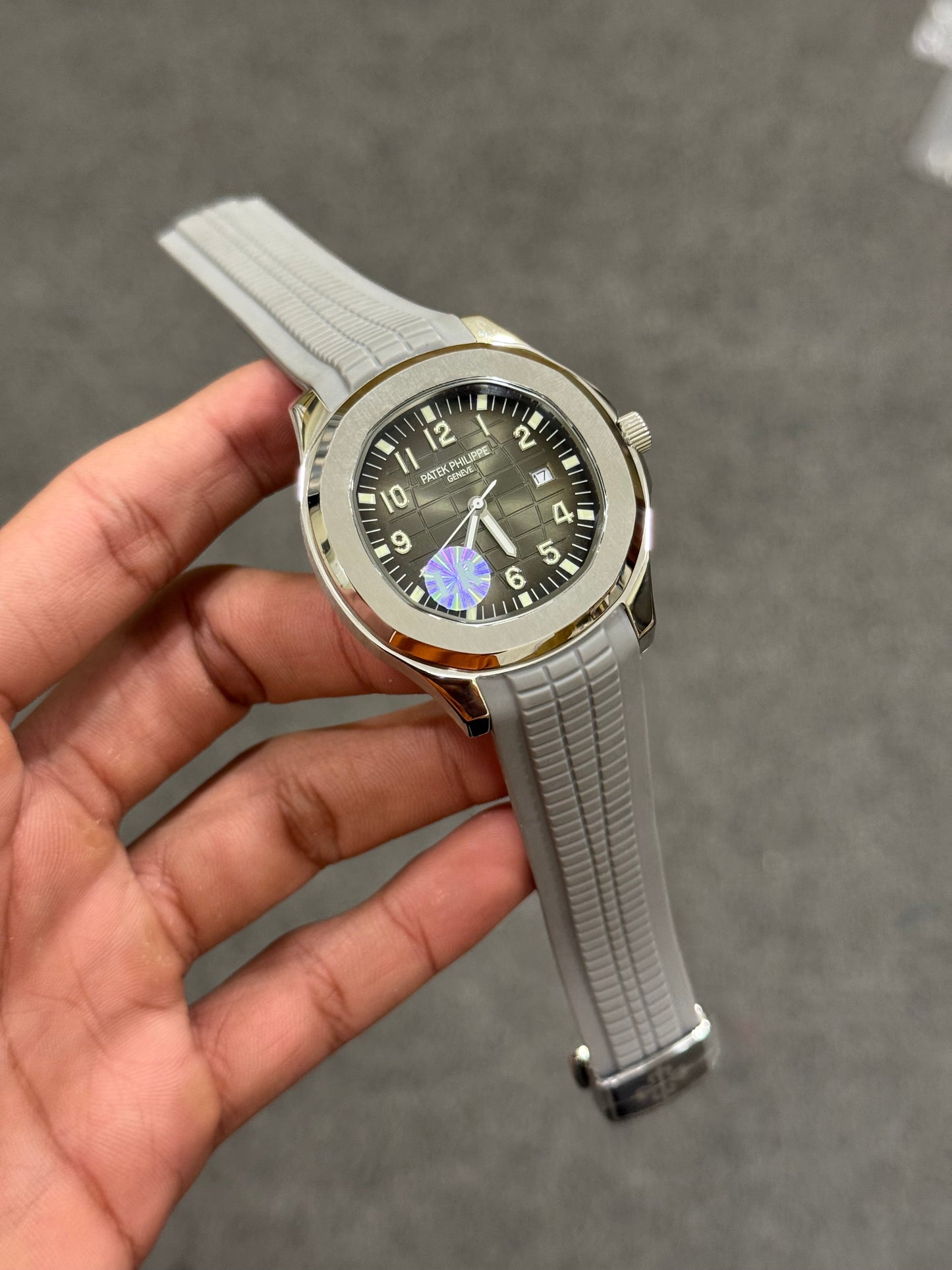 Aquanaut Quartz | Silver Case | Grey dial | Grey strap