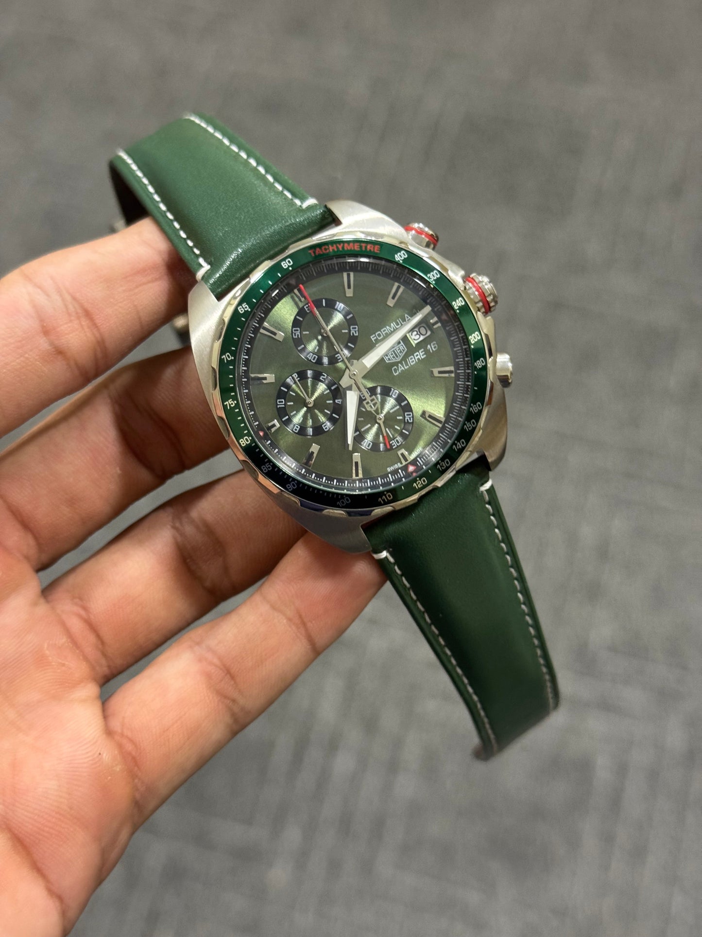 Tag Caliber 16 | Green Leather Strap | Green Dial