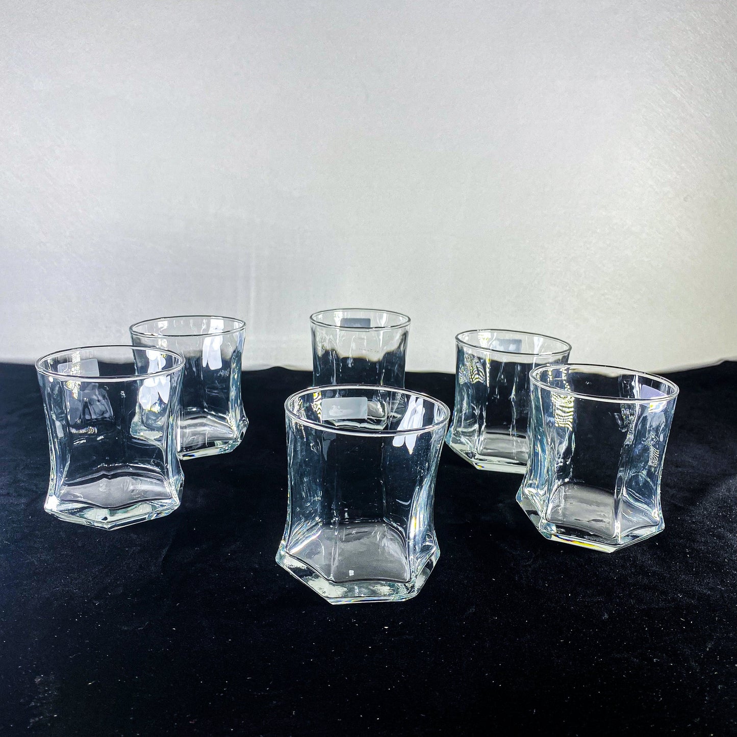 6 pcs glassReflects light beautifully, adding sparkle to your table setting