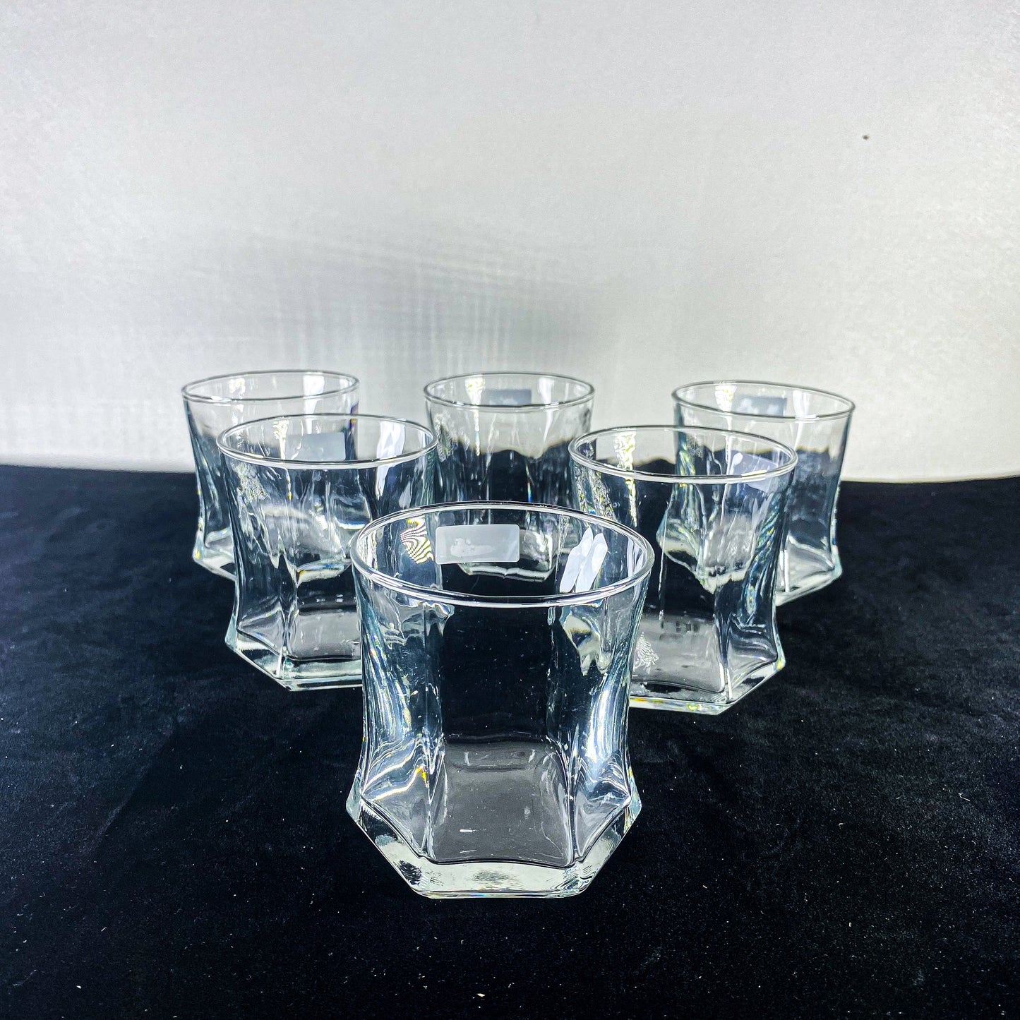 6 pcs glassReflects light beautifully, adding sparkle to your table setting