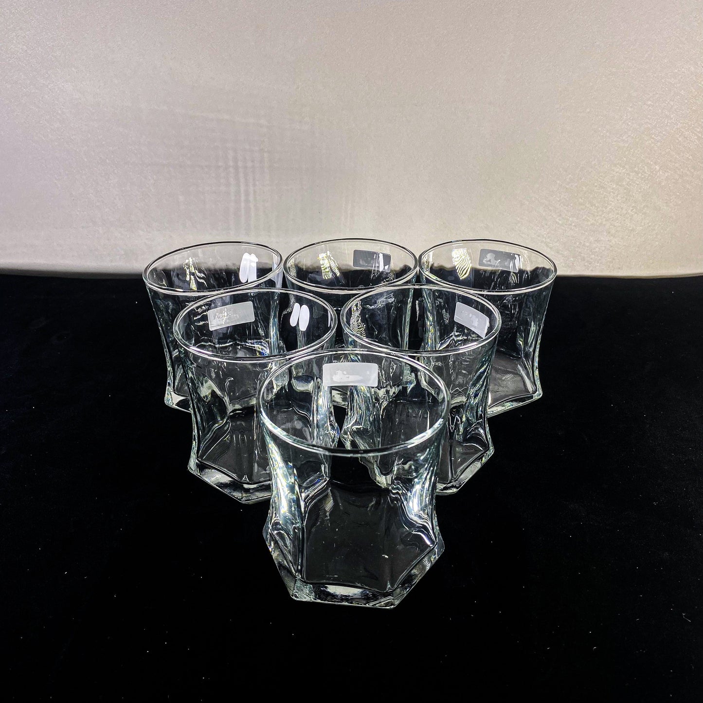 6 pcs glassReflects light beautifully, adding sparkle to your table setting