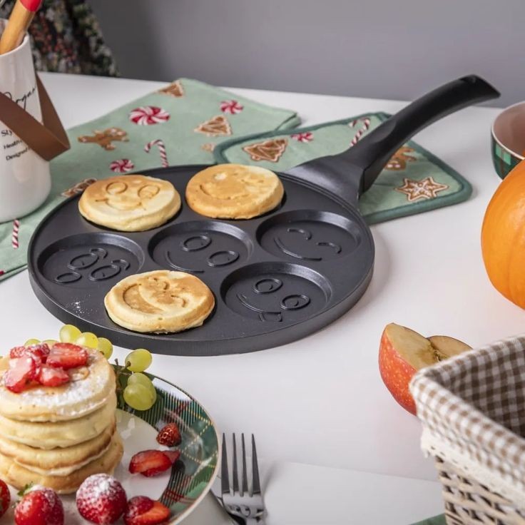 Smiley Face Pancake Pan 27 cm